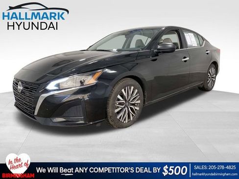 Used 2025 Nissan Altima 2.5 SV image 1