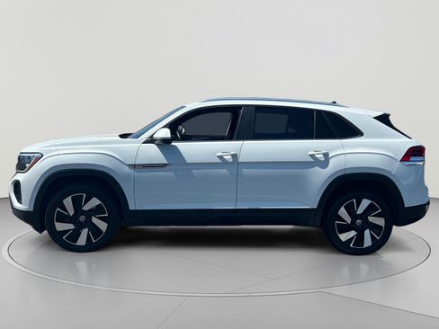 Certified 2025 Volkswagen Atlas Cross Sport SE FWD image 2