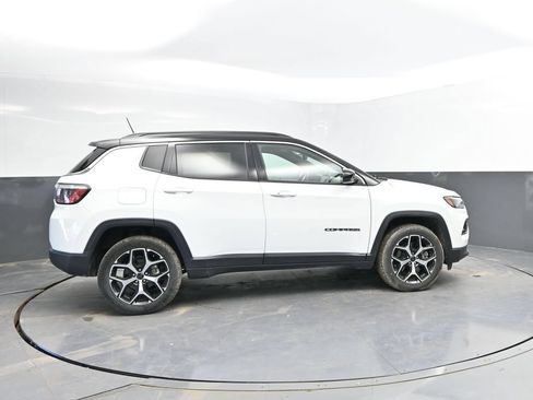 Used 2025 Jeep Compass Limited AWD/4WD image 10
