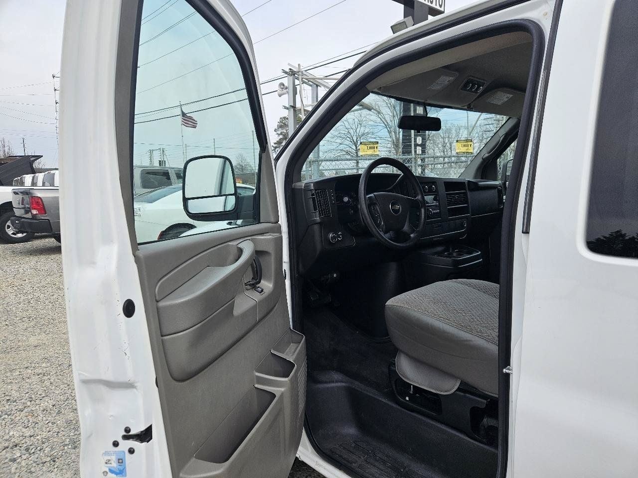 Used 2014 Chevrolet Express 1500 LT w/ LT Preferred Equipment Group AWD/4WD image 9