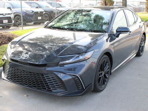 Used 2026 Toyota Camry SE FWD image 6