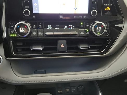 Used 2021 Toyota Highlander Limited AWD/4WD image 32