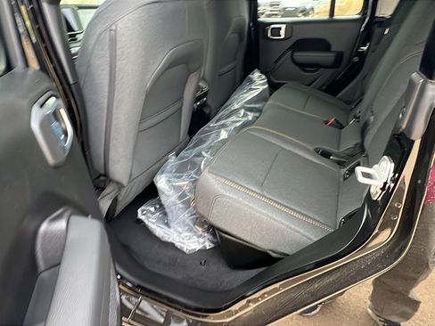 New 2026 Jeep Gladiator Sport AWD/4WD image 19