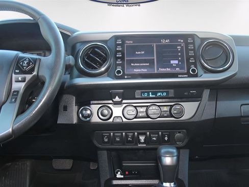 Used 2022 Toyota Tacoma TRD Sport w/ Technology Package image 17