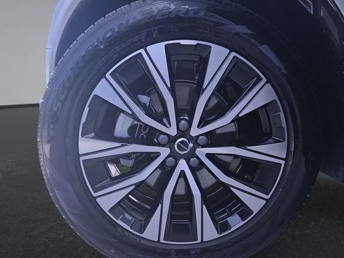 Used 2025 Volvo XC60 B5 Core AWD/4WD image 35