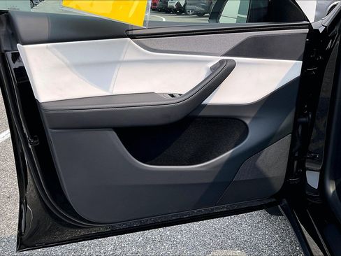 Used 2026 Tesla Model Y AWD image 21