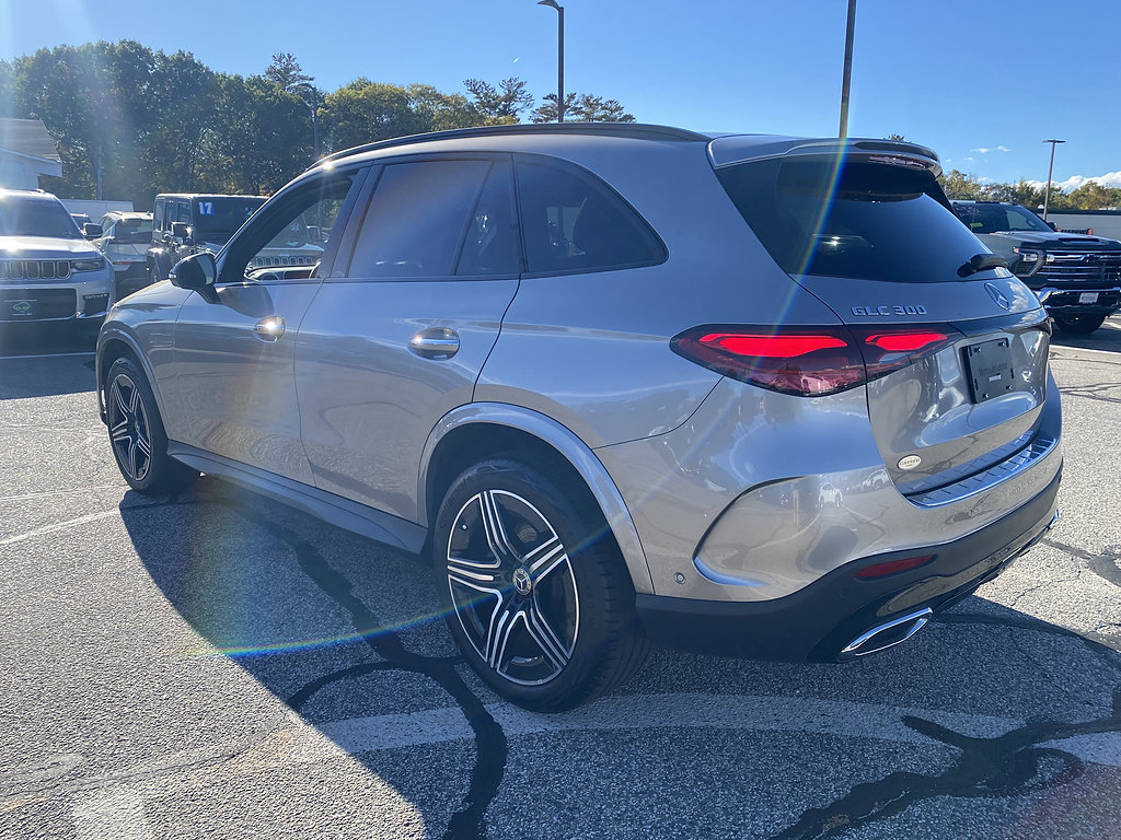 Used 2024 Mercedes-Benz GLC 300 4MATIC image 5