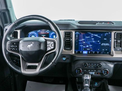 Used 2025 Ford Bronco Outer Banks AWD/4WD image 18
