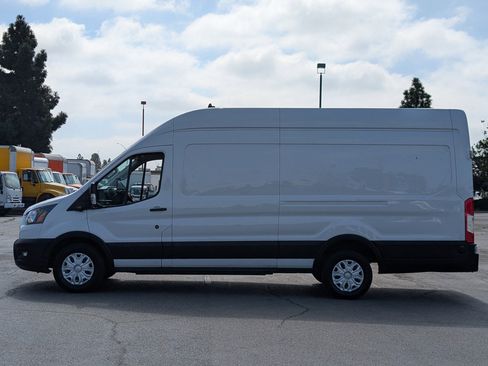 Used 2022 Ford E-Transit 148 High Roof Extended image 4