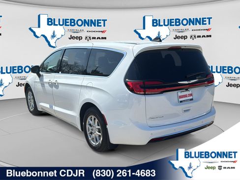 New 2026 Chrysler Pacifica Select FWD image 7