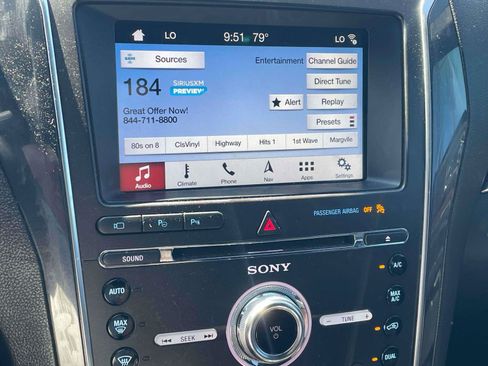 Used 2018 Ford Explorer Limited w/ Equipment Group 301A FWD image 9