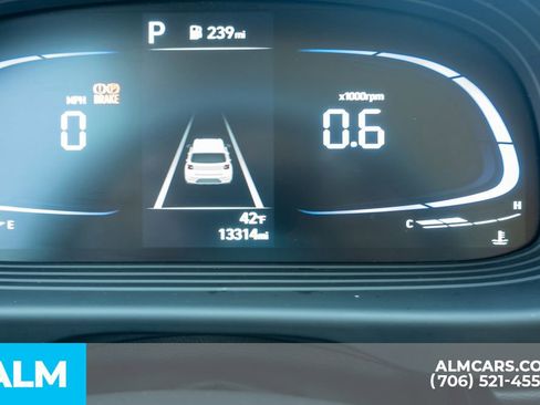 Used 2024 Hyundai Venue Limited image 40