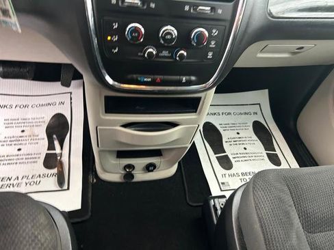 Used 2019 Dodge Grand Caravan SE w/ UConnect Hands-Free Group image 20