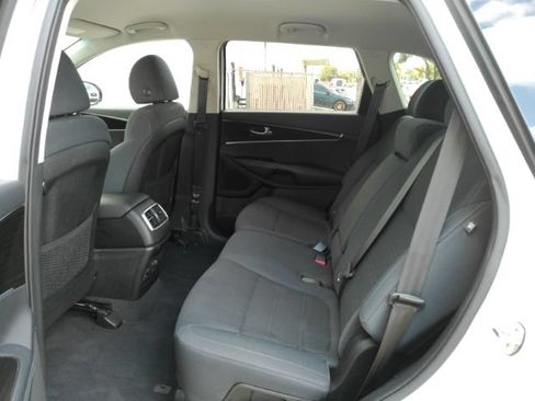 Used 2019 Kia Sorento AWD w/ LX Convenience Package image 17