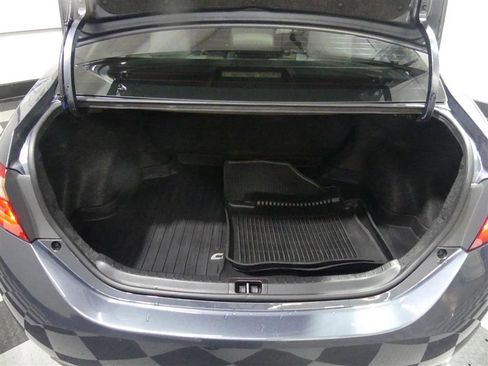 Used 2019 Toyota Corolla LE image 9