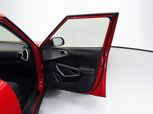 Used 2025 Kia Soul LX w/ LX Technology Package FWD image 30