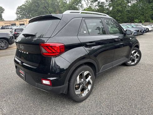 Used 2023 Hyundai Venue SEL FWD image 3