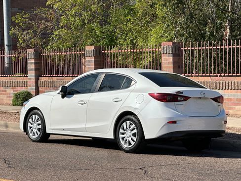 Used 2017 MAZDA MAZDA3 Sport image 4