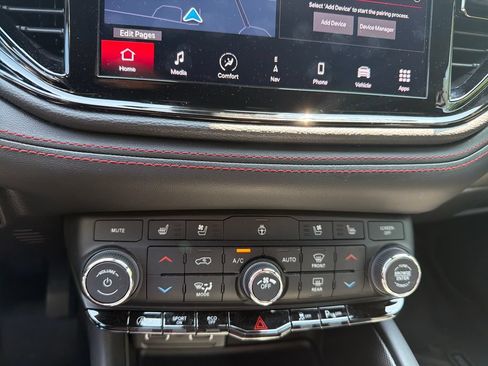 Used 2024 Dodge Durango GT AWD/4WD image 11