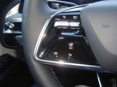 New 2025 Cadillac Lyriq Luxury w/ LPO, Bronce Accent Package image 15