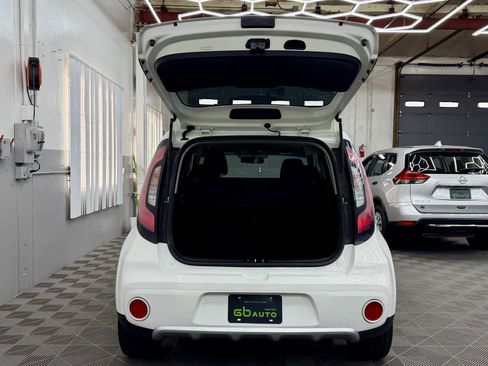 Used 2018 Kia Soul + image 13