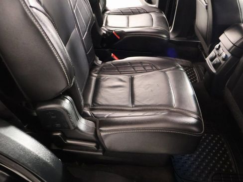 Used 2018 Ford Explorer Platinum image 17