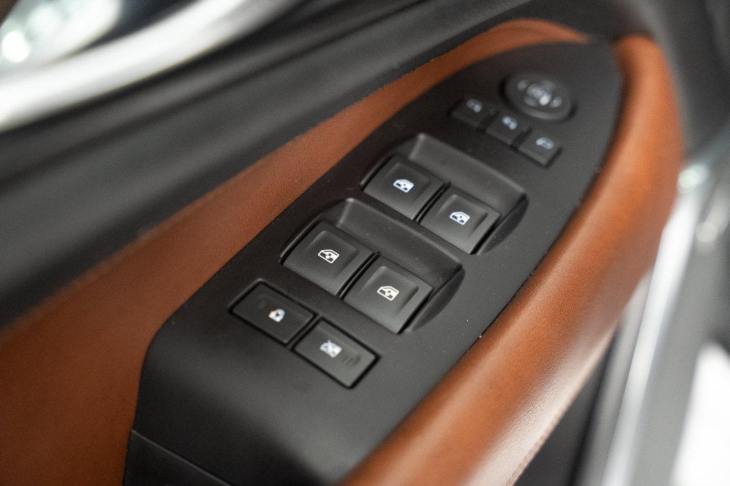 Used 2020 Cadillac Escalade Premium Luxury RWD image 34