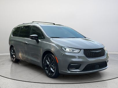 Used 2025 Chrysler Pacifica Limited
