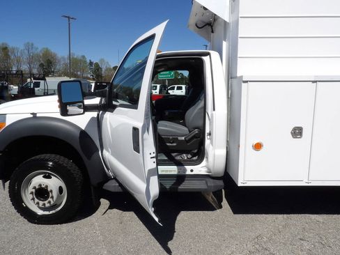 Used 2015 Ford F550 2WD Regular Cab Super Duty image 13
