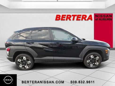 Used 2025 Hyundai Kona SEL AWD/4WD image 2