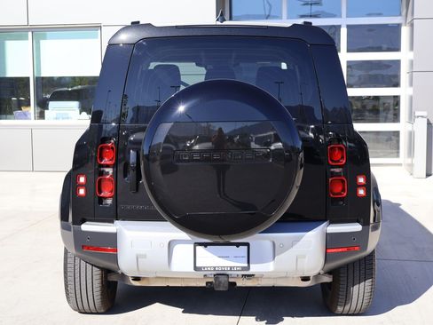 Used 2025 Land Rover Defender 110 S AWD/4WD image 9