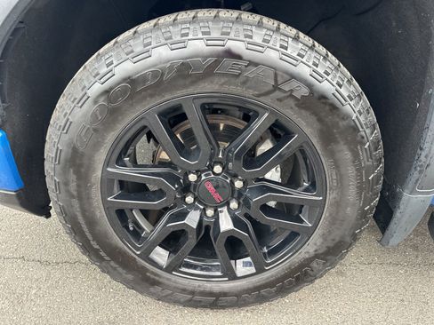 Used 2024 GMC Sierra 1500 Elevation w/ Elevation Premium Package AWD/4WD image 9