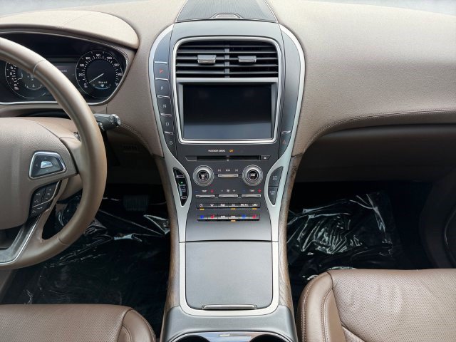 Used 2016 Lincoln MKX Reserve w/ Climate Package FWD image 15