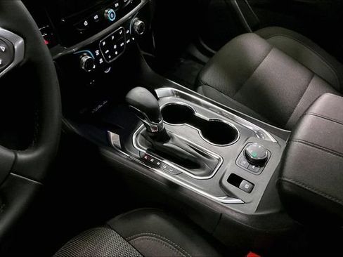 Used 2023 Chevrolet Traverse LT image 33