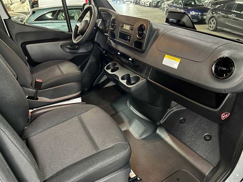 Used 2025 Mercedes-Benz Sprinter 2500 image 11