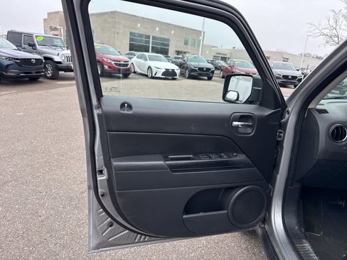 Used 2016 Jeep Patriot High Altitude image 15