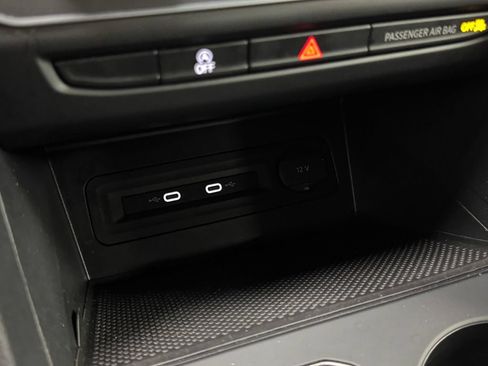 Used 2022 Volkswagen Atlas Cross Sport SE FWD image 28