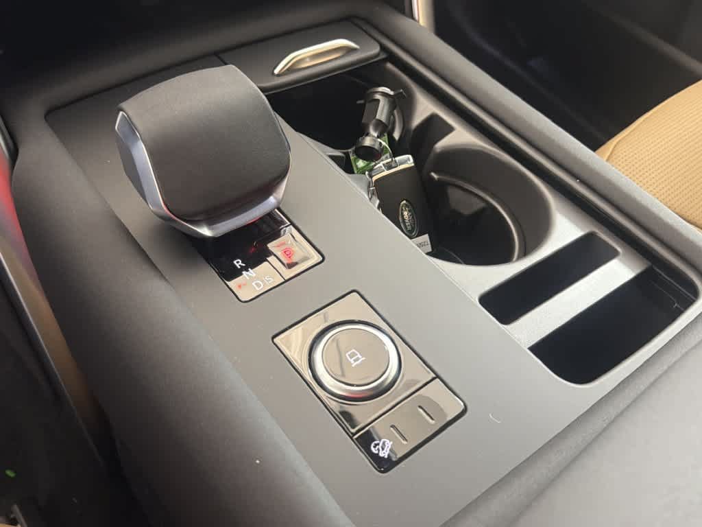 New 2026 Land Rover Discovery Limited Edition AWD/4WD image 29