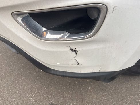 Used 2019 Jeep Grand Cherokee Laredo image 3