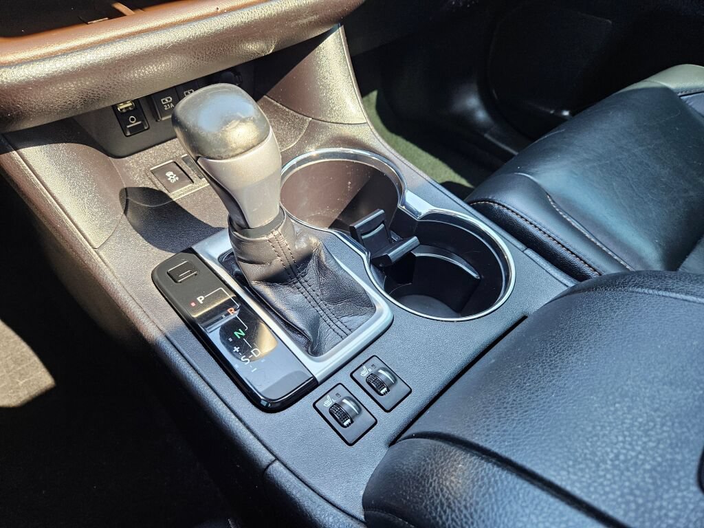 Used 2019 Toyota Highlander XLE AWD/4WD image 29