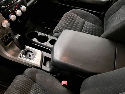 Used 2010 Toyota Tundra 4x4 CrewMax image 19