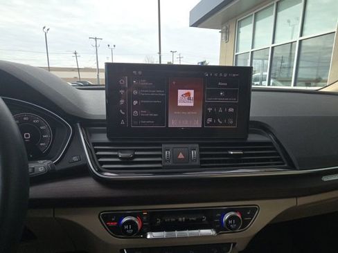 Used 2024 Audi Q5 e Premium Plus w/ Premium Plus Package image 17