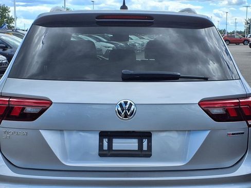 Used 2020 Volkswagen Tiguan SE image 25