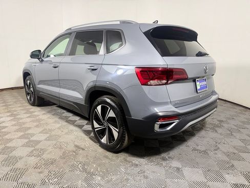 Used 2023 Volkswagen Taos SE w/ Panoramic Sunroof Package AWD/4WD image 5