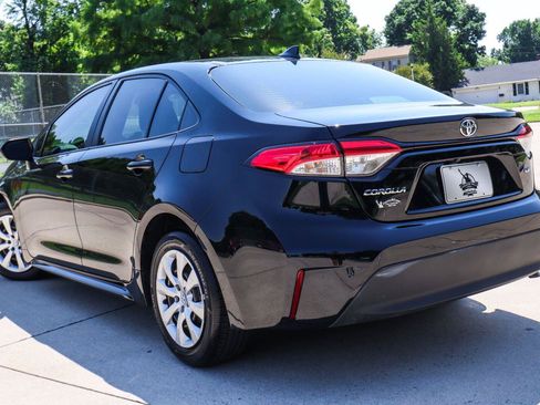 Used 2025 Toyota Corolla LE FWD image 13