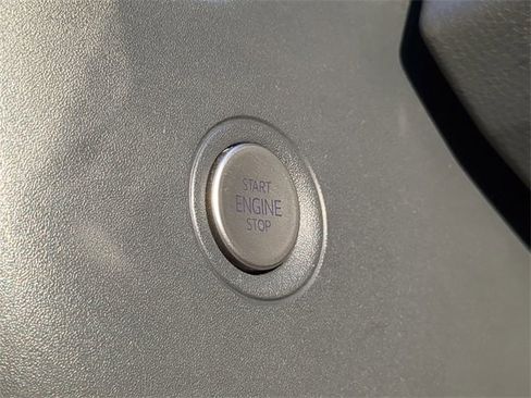 Certified 2021 Volkswagen ID.4 Pro S w/ Gradient Package image 33