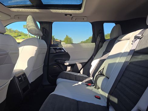 New 2025 Mitsubishi Outlander SE image 25