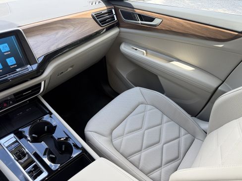 New 2026 Volkswagen Atlas SE FWD image 17