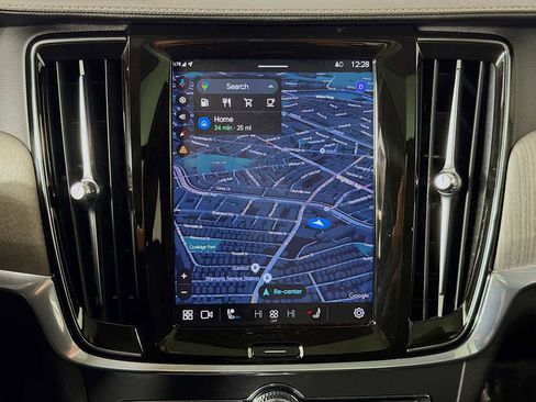 Used 2022 Volvo S90 B6 Inscription w/ Advanced Package image 15