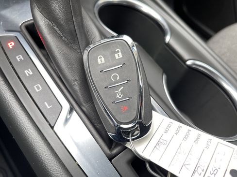 Used 2022 Chevrolet Equinox LT image 42